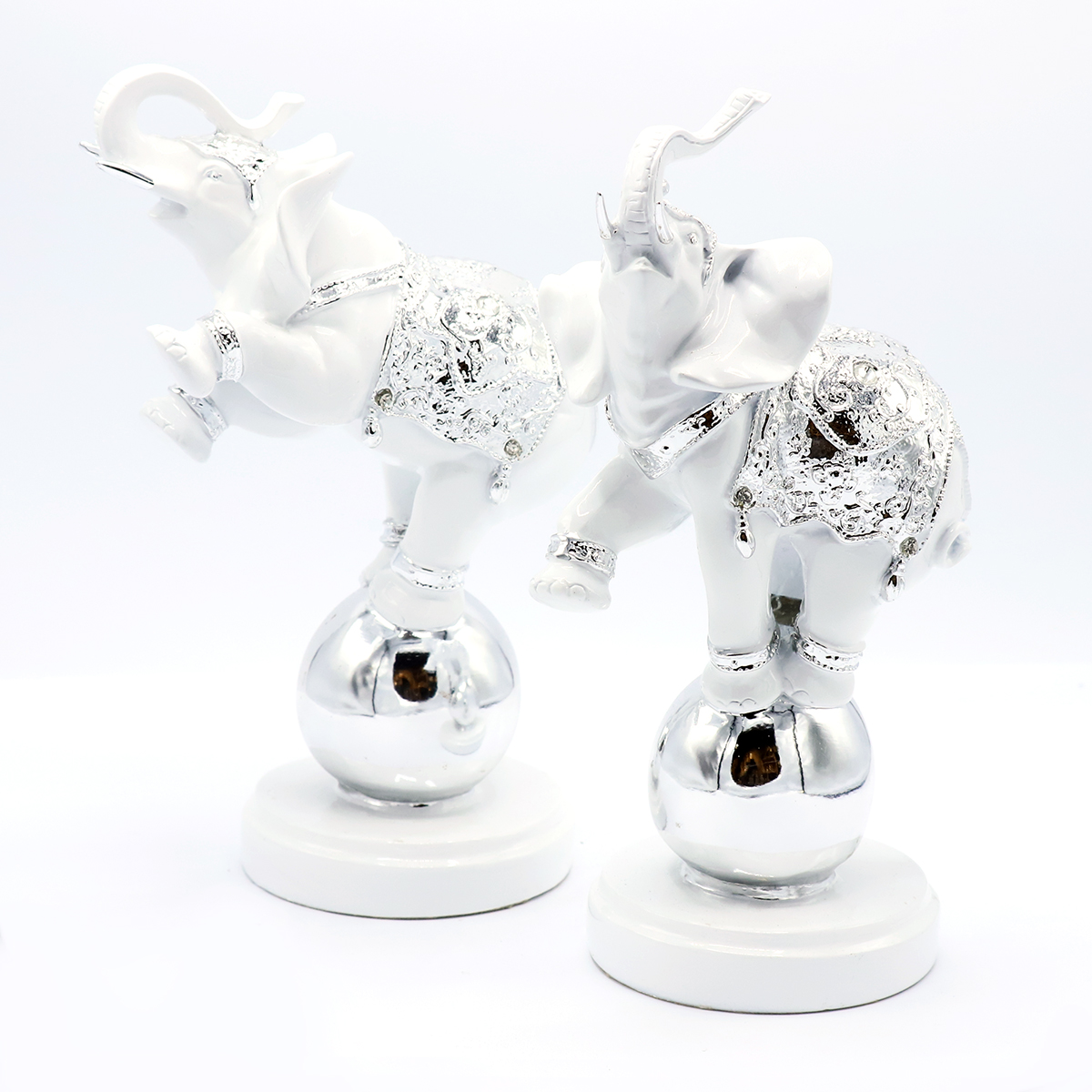 Набор статуэток &amp;quot;Слоны на шарах&amp;quot;
