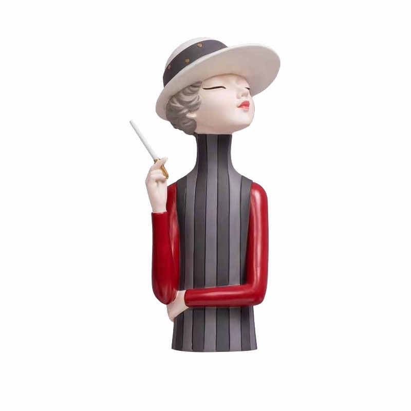 Статуэтка  &amp;quot;Девушка с сигарой&amp;quot; 